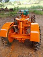 Tractor articulado Pasquali 910 con tracción a las cuatro ruedas, arado y cultivador. - Imagen 7