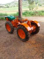 Tractor articulado Pasquali 910 con tracción a las cuatro ruedas, arado y cultivador. - Imagen 6