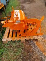 Tractor articulado Pasquali 910 con tracción a las cuatro ruedas, arado y cultivador. - Imagen 2